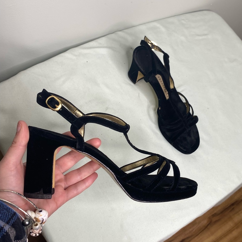 Vintage 1980-1990 velvet low platform pump heels